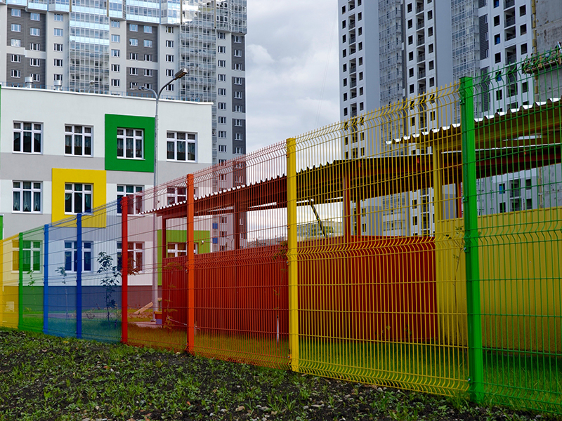 Деревянный забор для детской площадки