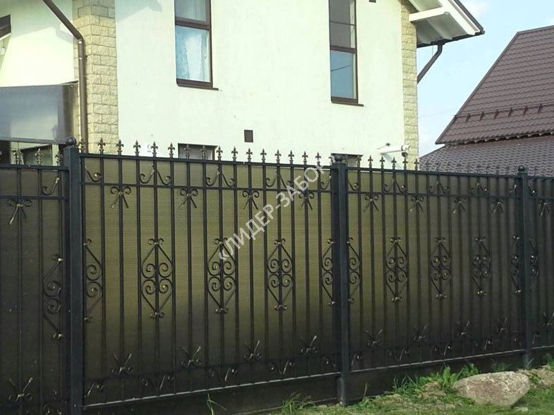 Купить Секционный коричневый забор из поликарбоната для дома
