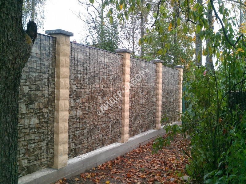 Купить Забор из профнастила под камень на бетонном основании