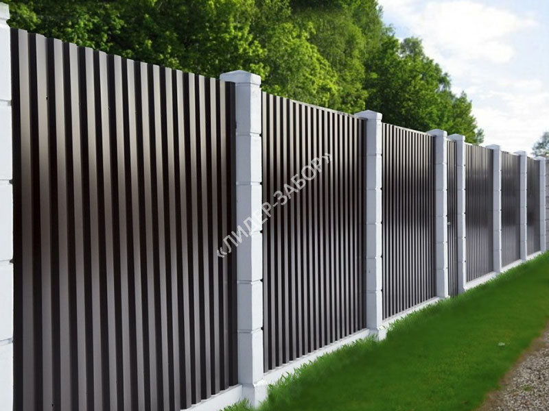 Купить Комбинированный забор из профнастила темно-коричневый