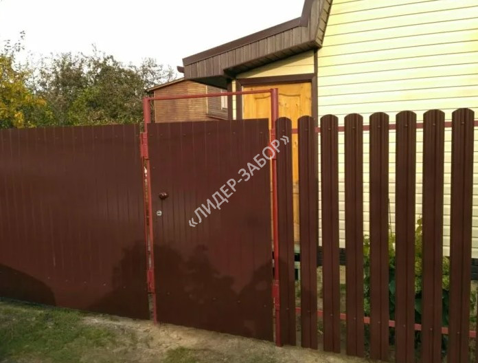 Купить Комбинированный забор из профнастила и металлического штакетника 12 м