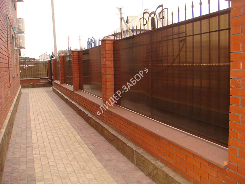 Купить Коричневый забор для дачи из поликарбоната