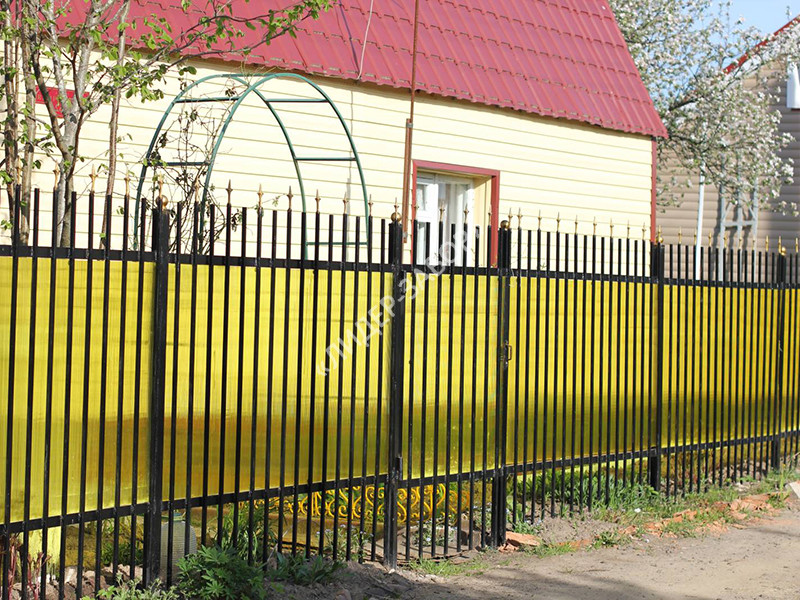 Купить Забор для дачи из поликарбоната черный с желтым