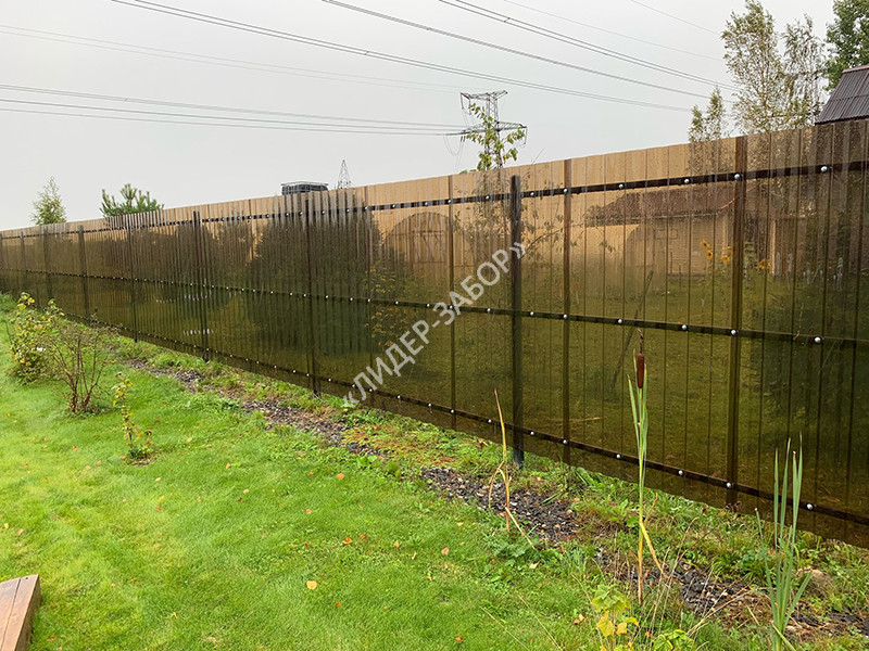 Купить Забор для дачи из поликарбоната серо-коричневый