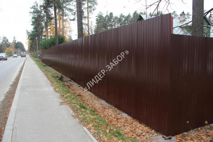 Купить Забор сплошной из профнастила черно-коричневый
