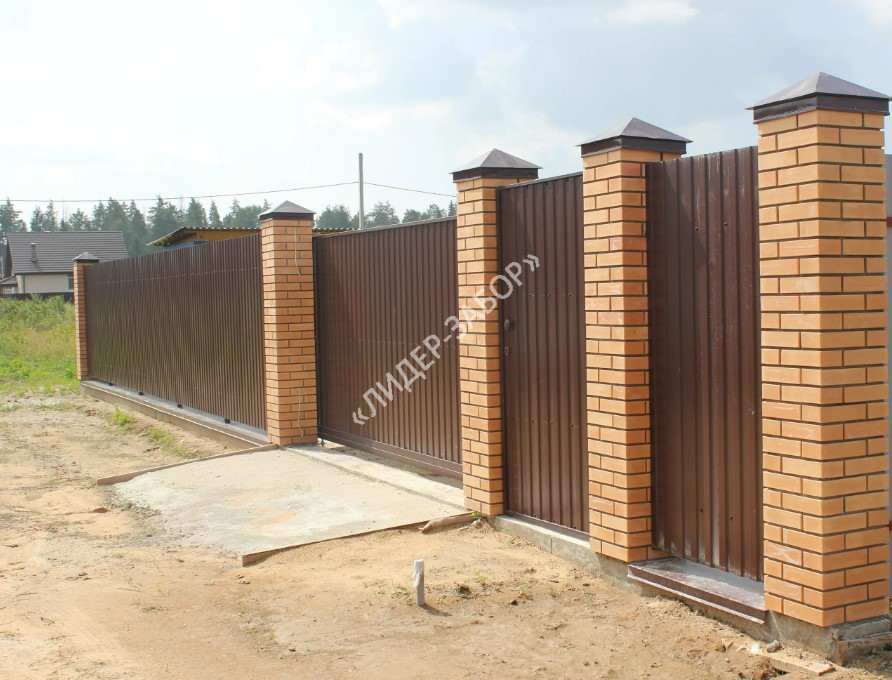 Забор из профнастила с кирпичными столбами: стоимость, технология строительства, фото - ООО «НТК»