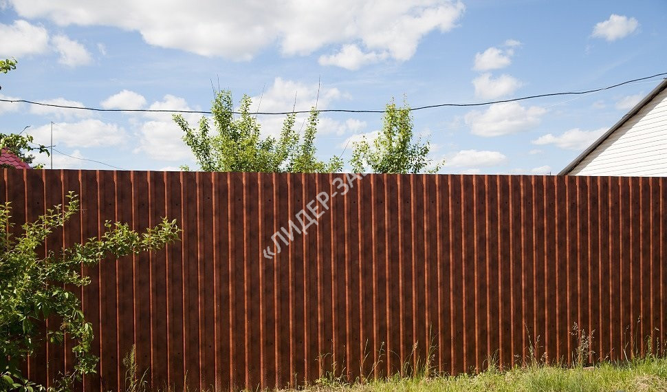 Купить Забор сплошной из профнастила коричневая охра