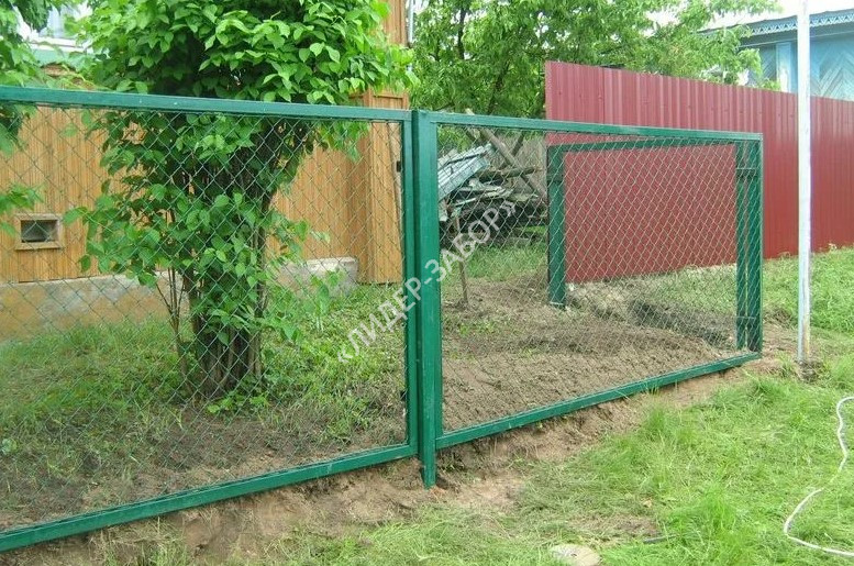 Купить Секционный забор из рабицы для дачного участка зеленый