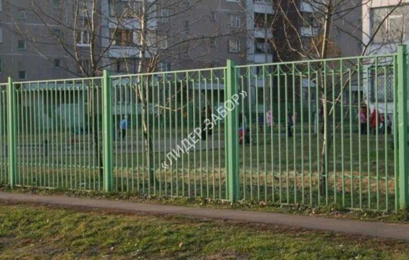 Купить Забор для детского сада металлический зеленого цвета